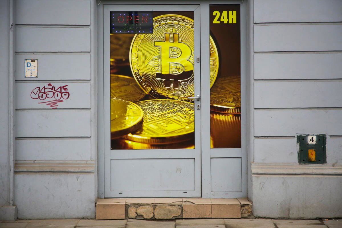 Bitcoin’s ‘tug-of-war’ during Russia-Ukraine crisis stirs debate about the future